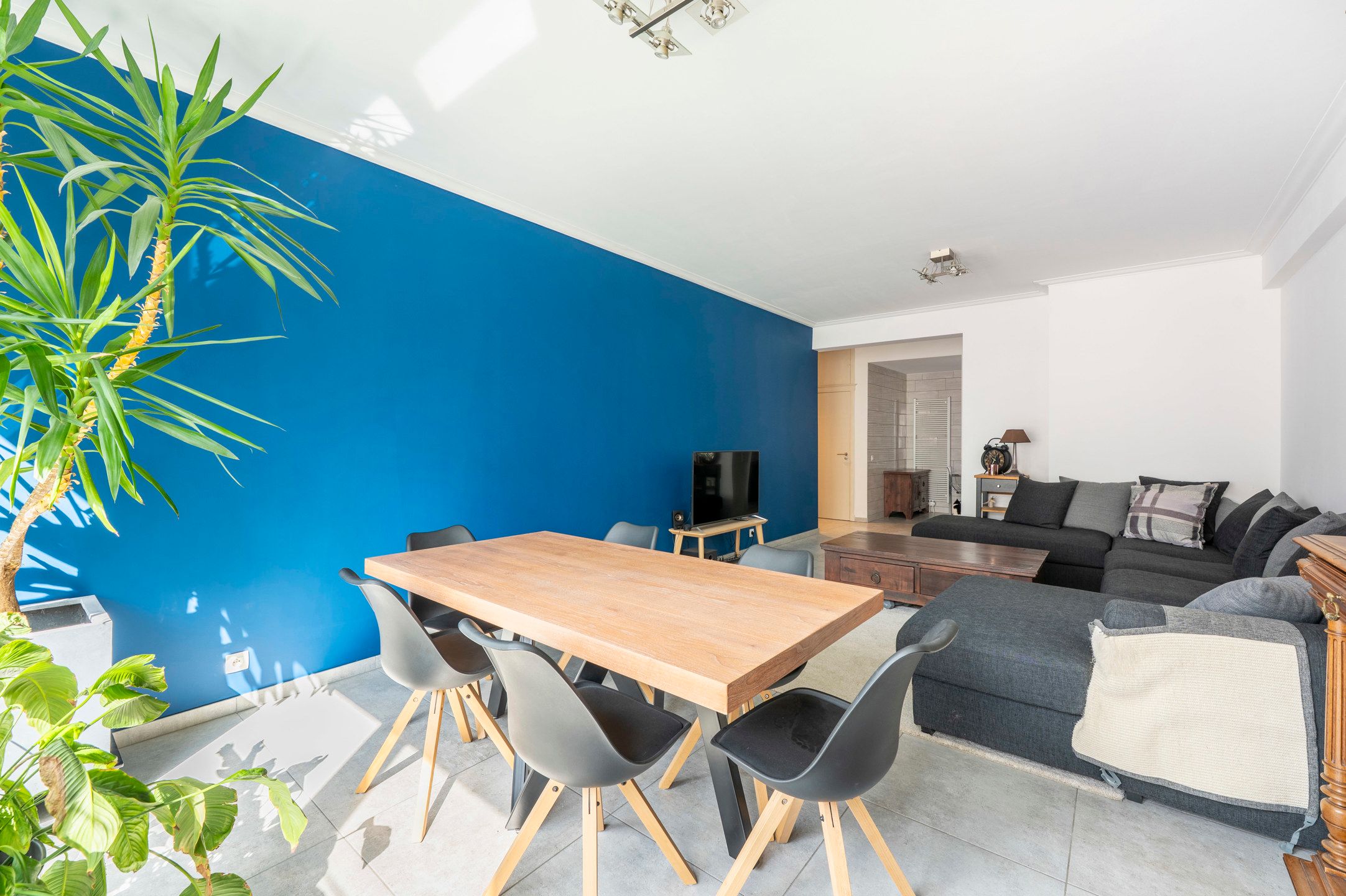 Instapklaar appartement in charmant gebouw op toplocatie! foto 2