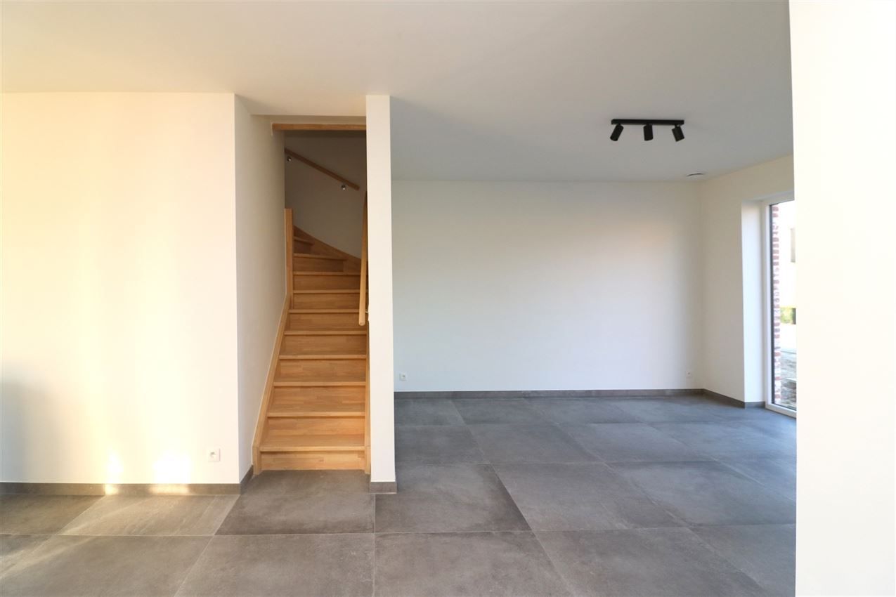 Prachtige nieuwbouwwoning met 4 slpk. met gusntige ligging foto 35