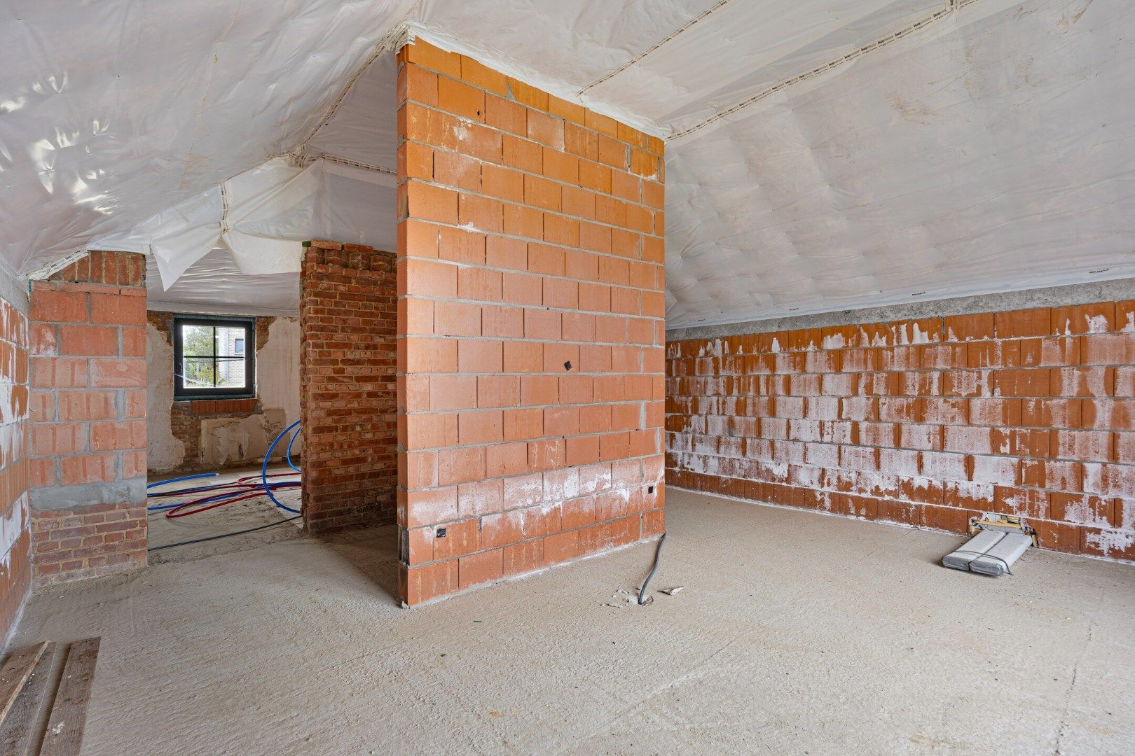 Prachtig vernieuwde woning verder af te werken foto 21