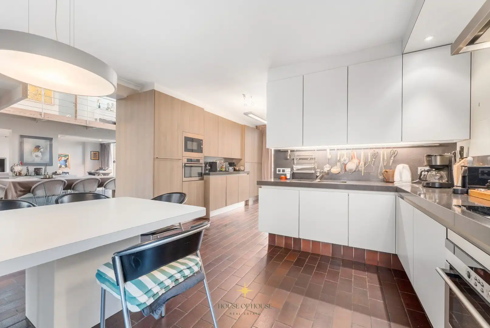 Uniek gerenoveerde architectenwoning te Sint-Kruis met ruime praktijkruimte foto 6