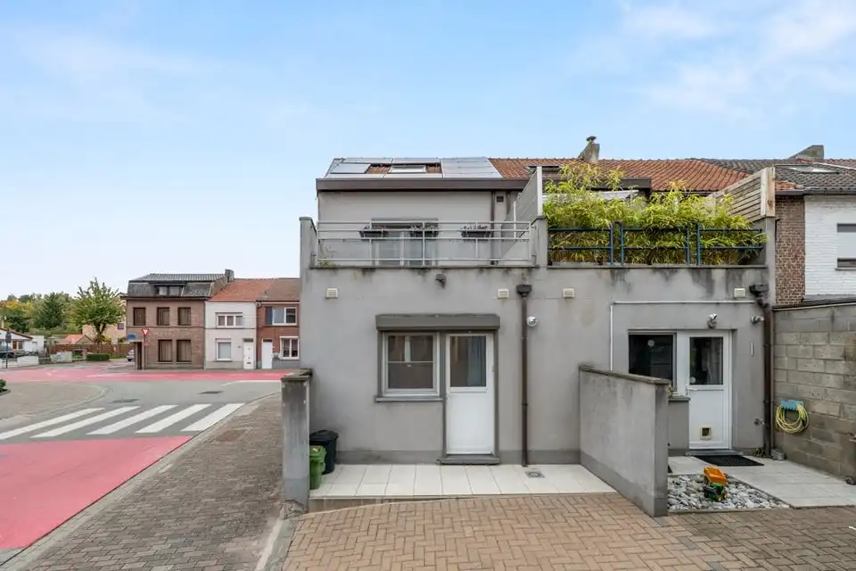 INSTAPKLARE HALFOPEN BEBOUWING MET ZONNEPANELEN EN TERRAS IN TONGEREN foto 25