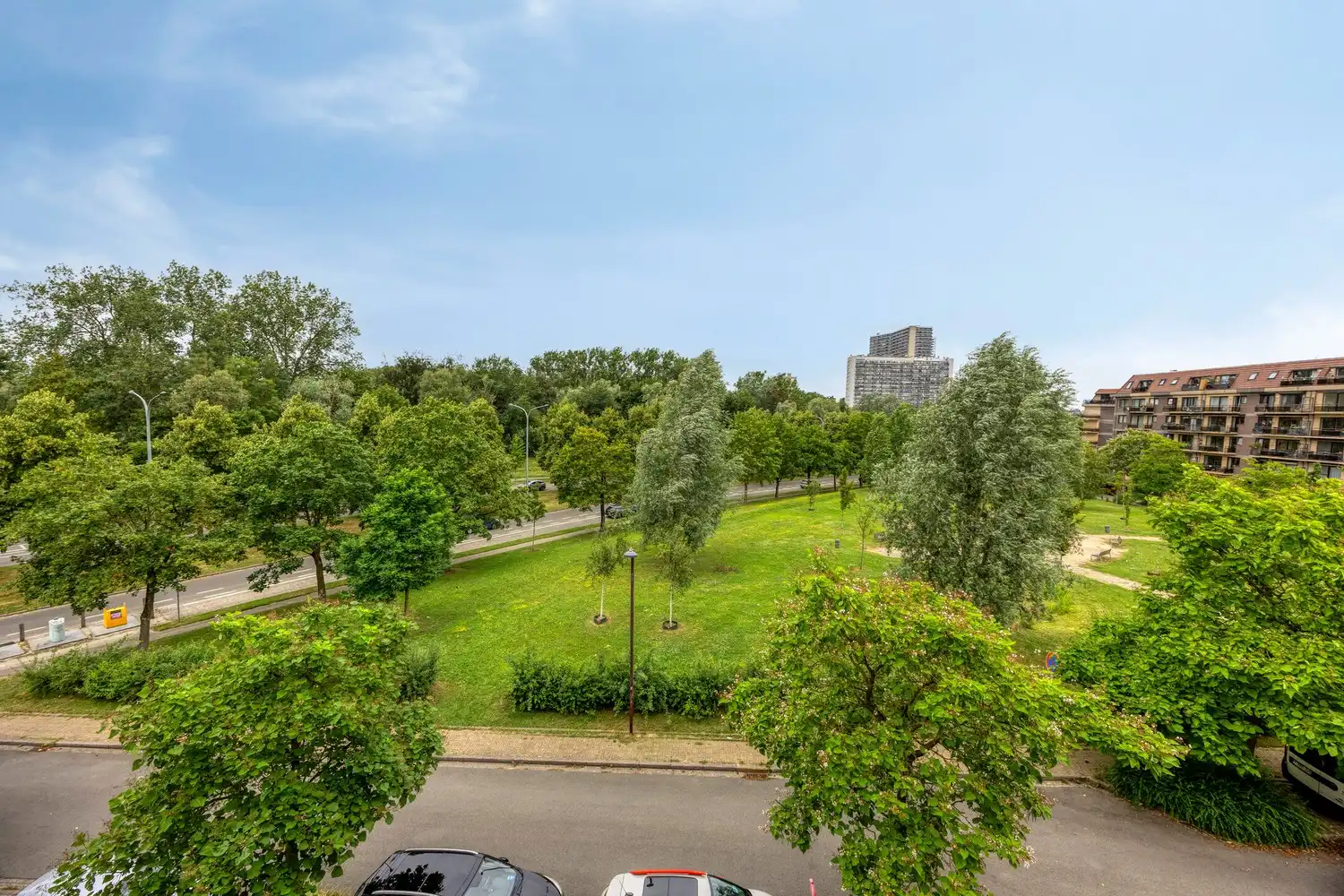 Ruim en lichtrijk appartement met twee terrassen en uitzicht op het Vijverpark aan de rand van Anderlecht 🌿 foto 3