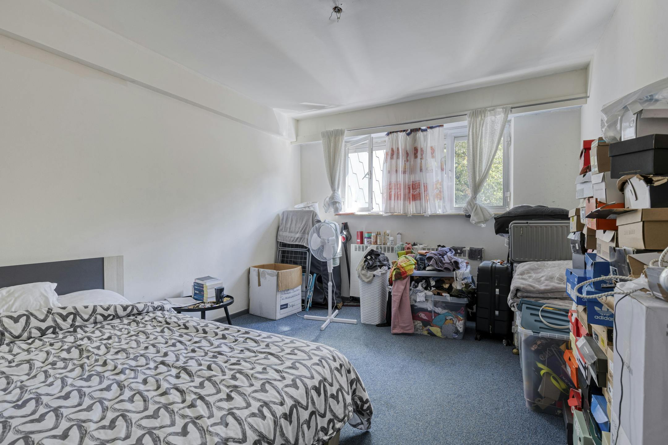 Op te frissen appartement met terras te koop in Berchem foto 6
