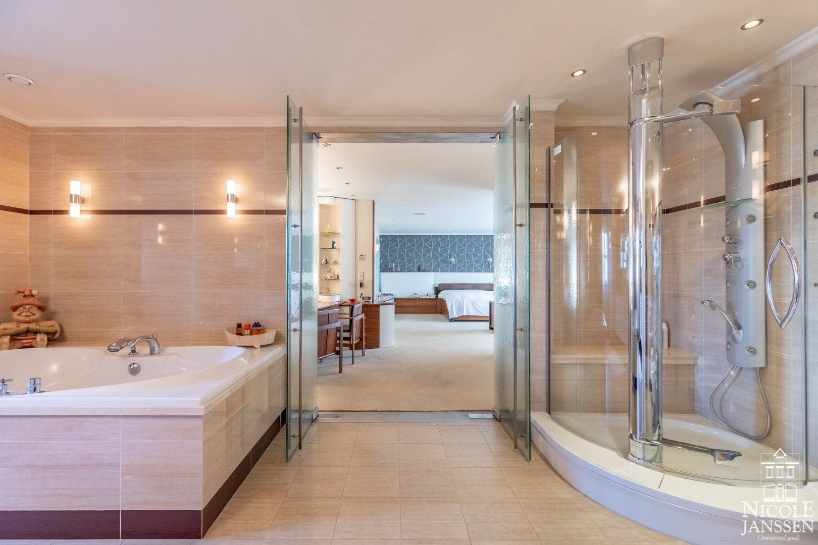 Royale villa in residentiële buurt  foto 15