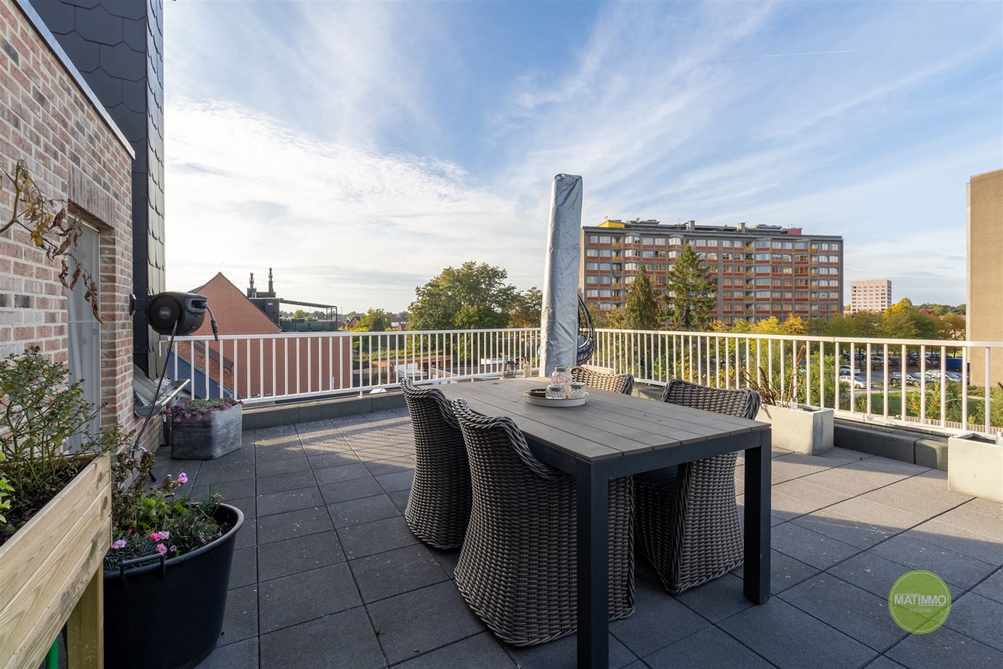 Ruim duplex appartement met dakterras in Geel foto {{pictureIndex}}