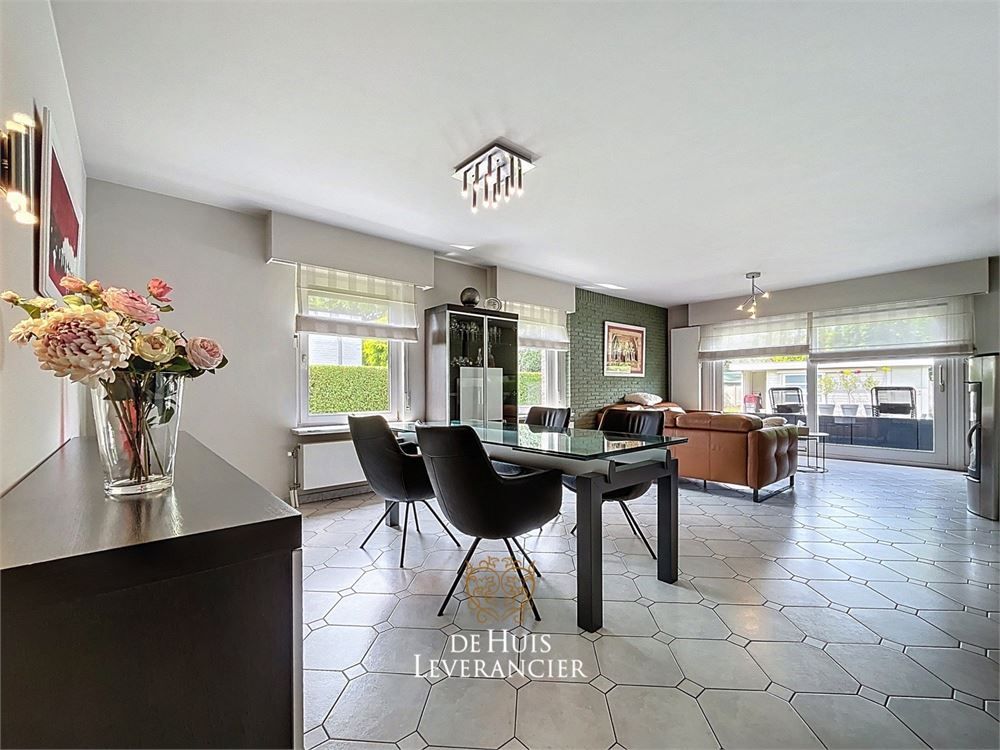 Exclusief wonen in Kontich ? Luxe, rust & ruimte met tuin met zwembad te koop ! foto 4