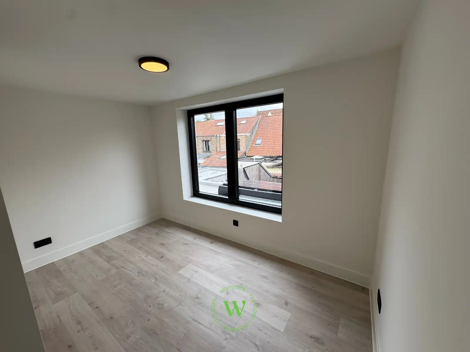 Volledig gerenoveerde woning met zonnige buitenruimte. foto 16