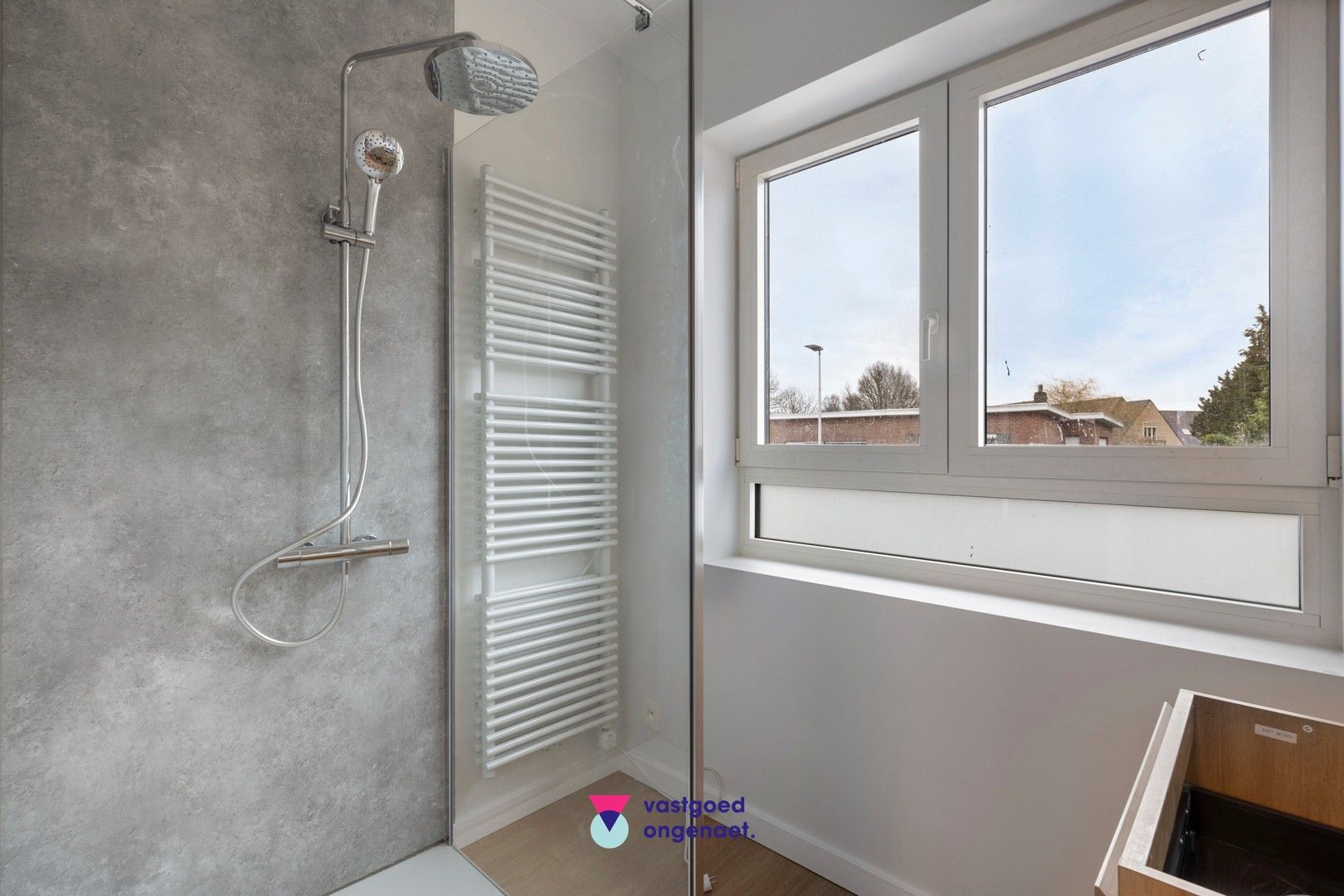Instapklare, recent gerenoveerde woning op toplocatie in Laarne foto 14