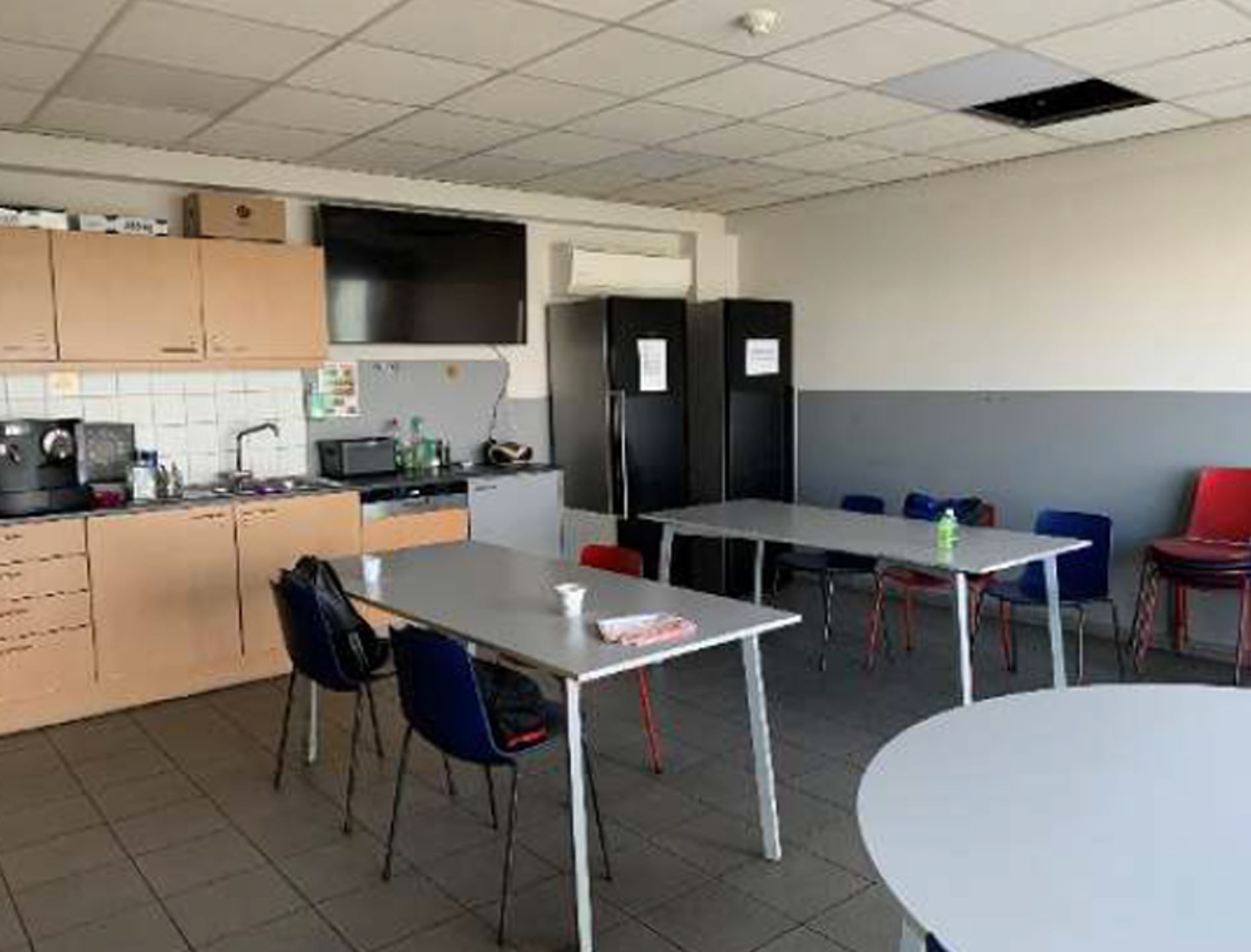 Kantoren & magazijn te huur, grondoppervlak van 5.992 m² foto 6