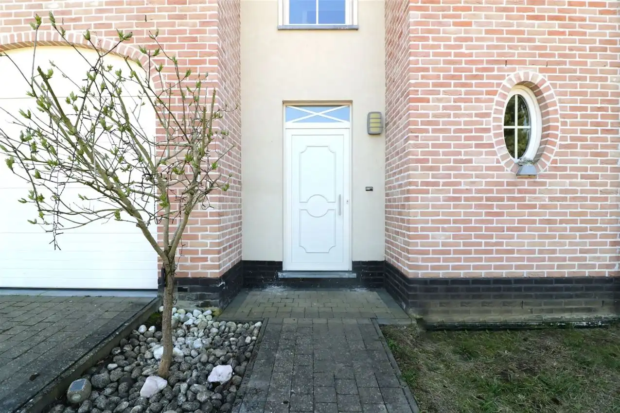 Recente woning met drie slaapkamers en garage op rustige locatie foto 31