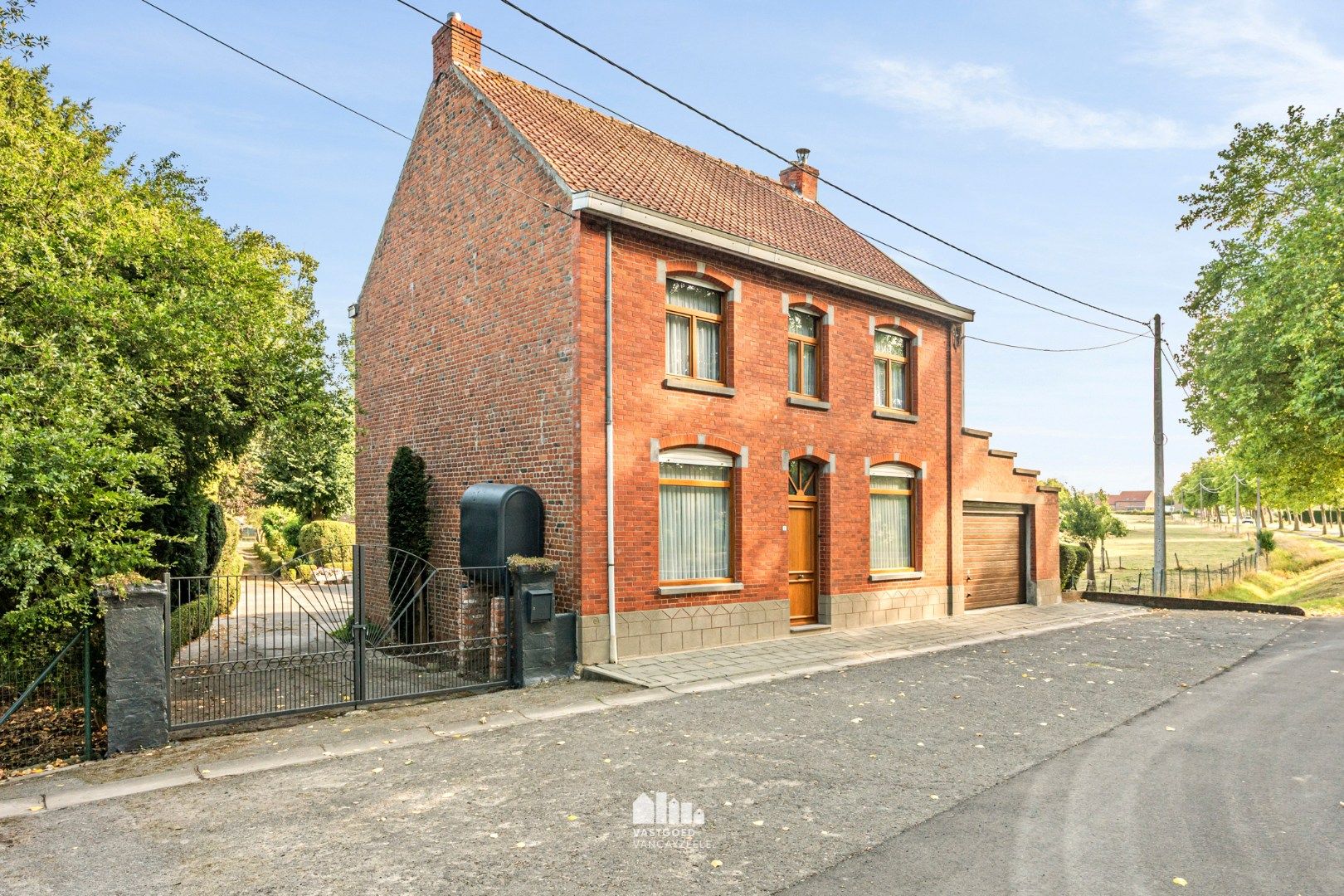 Woning met prachtig open zicht op tuin/weide en achterliggende velden – perceel van 1,67 HA foto 4