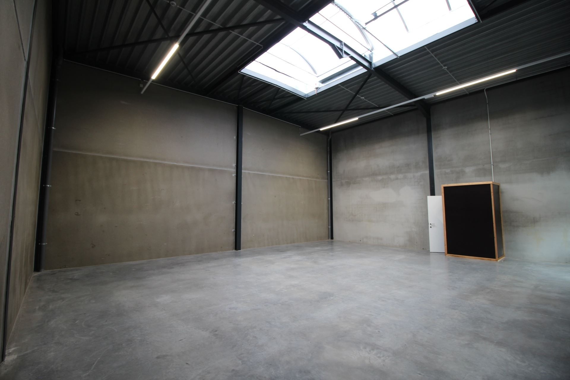 Unit, nieuwbouw, te huur voor opslag of productie. foto 3