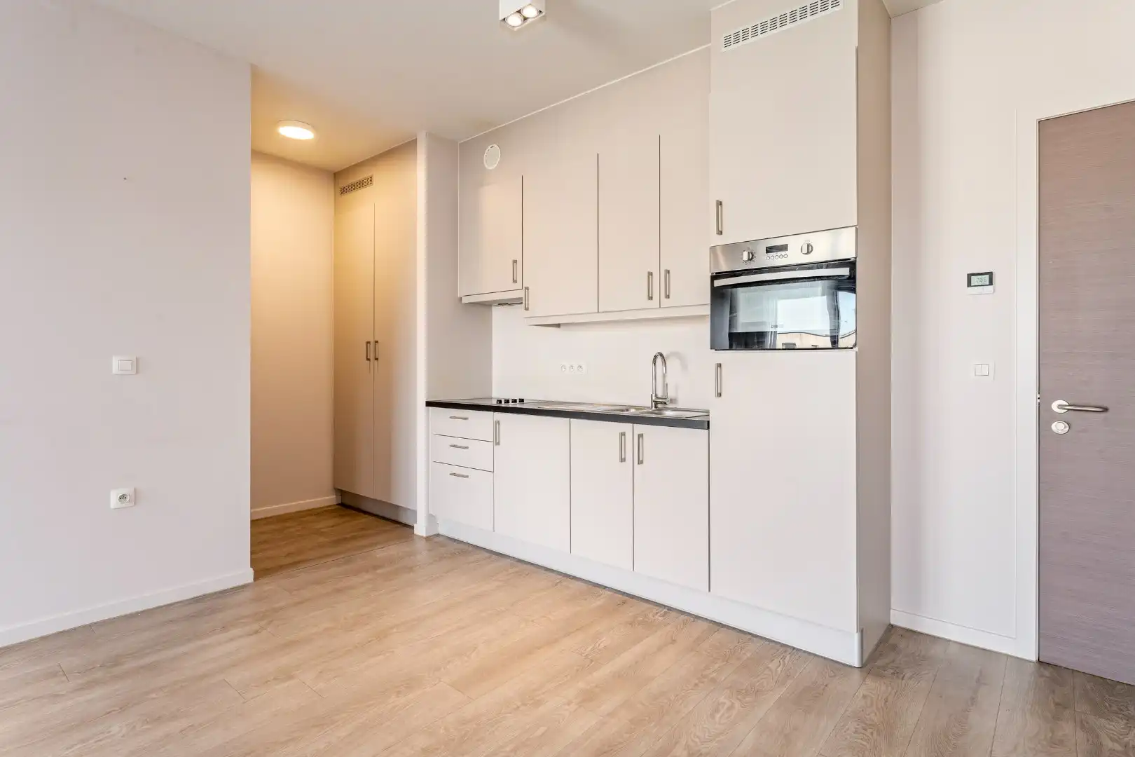  Volledig / modern uitgeruste service flat (nieuwbouw)  in een prachtige groene omgeving. foto 14