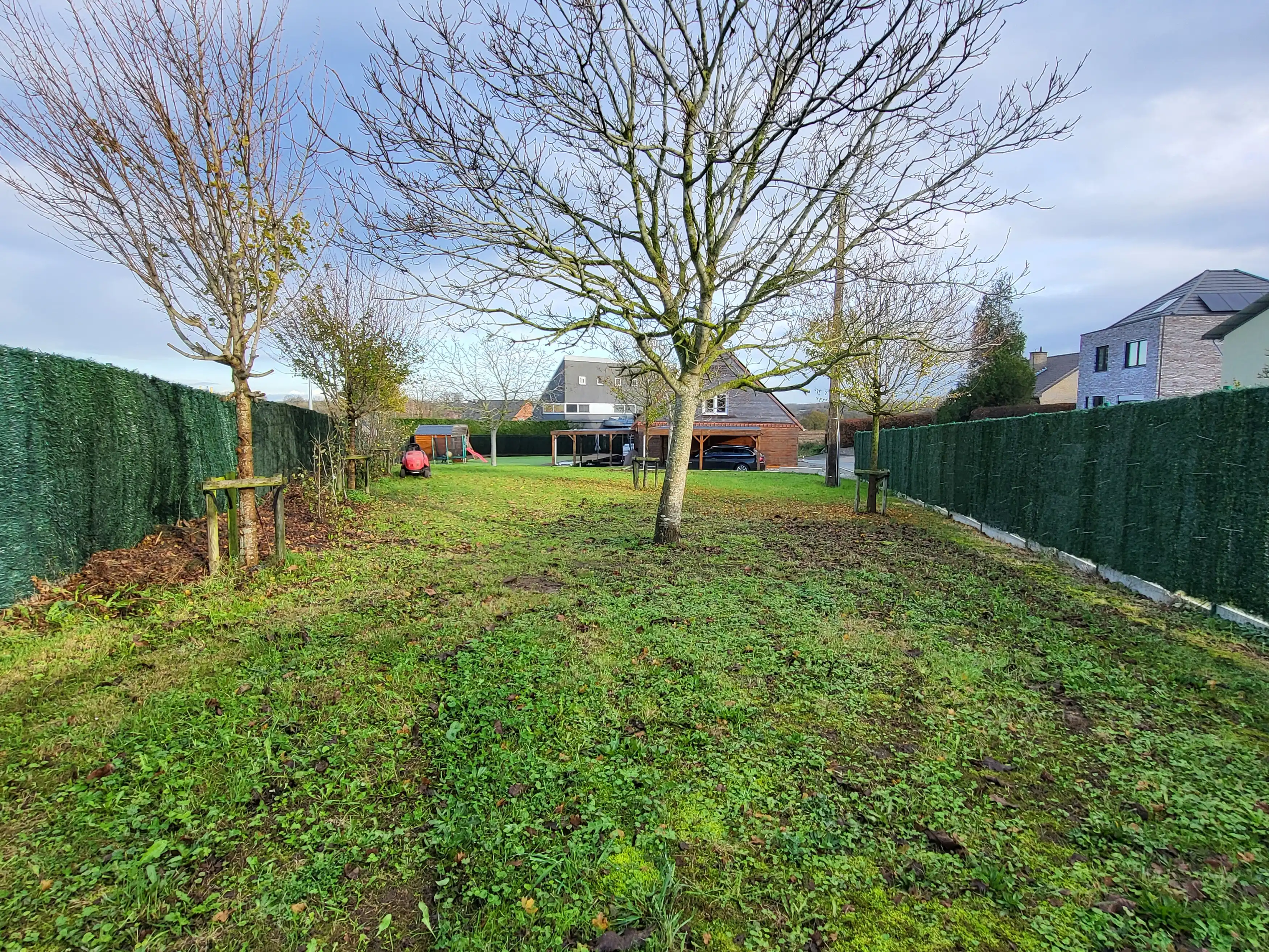 In het landelijke Roborst, een deelgemeente van Zwalm in de prachtige Vlaamse Ardennen, bevindt zich deze ruime en volledig gerenoveerde woning op een perceel van 1.143 m².  foto 32