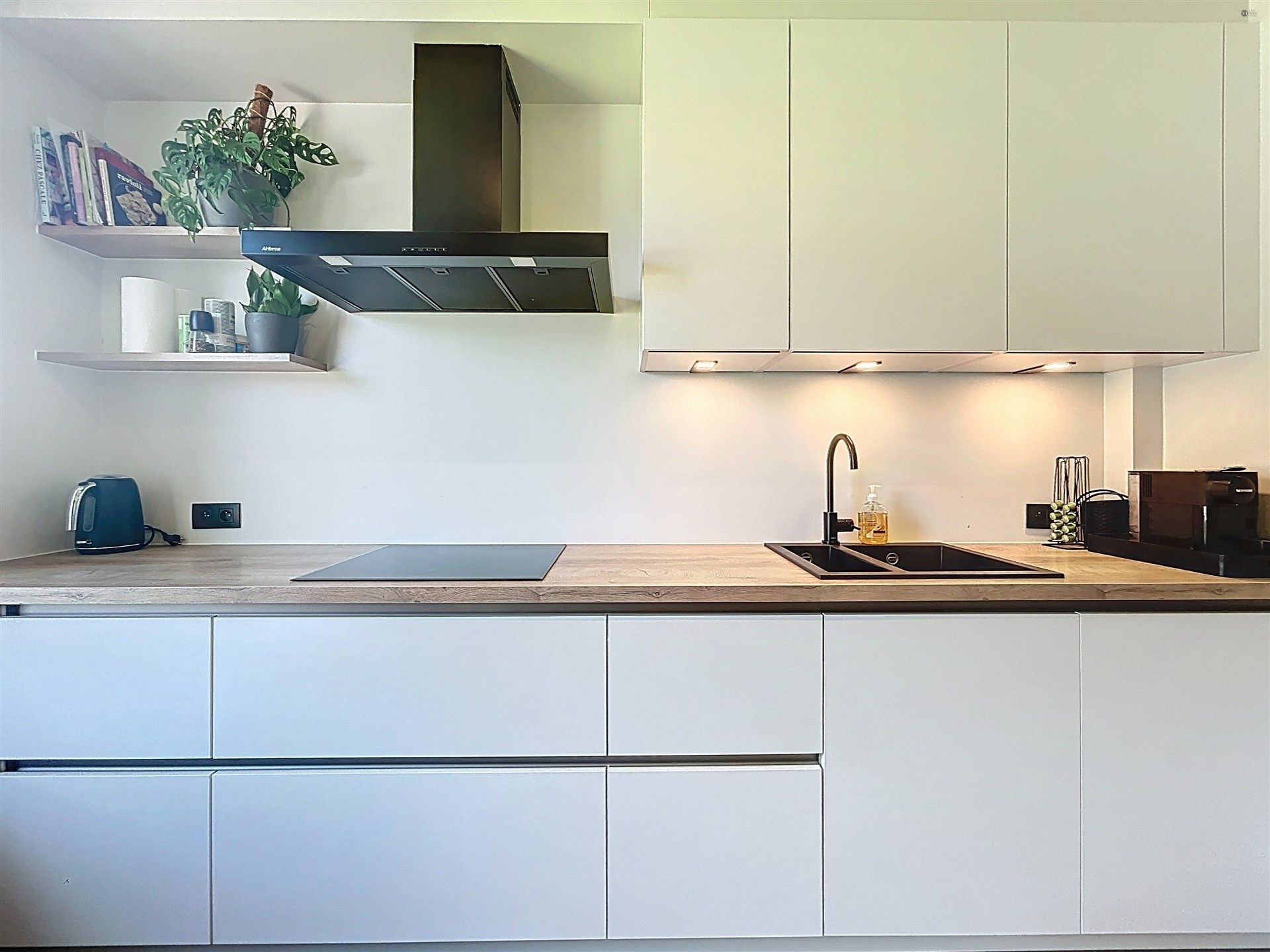 Prachtig drie slaapkamer appartement in hartje Beveren! foto 3