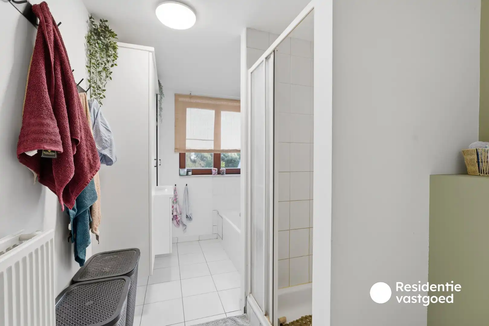 Ruime gezinswoning met 4 slaapkamers, dubbele garage en zonnige tuin in Ettelgem foto 18