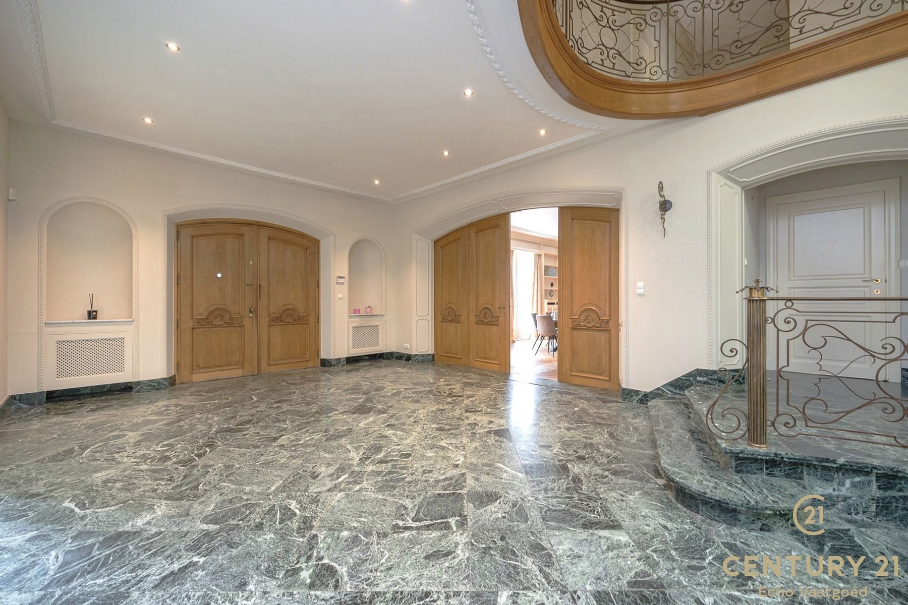 Imposante villa met wellness en binnenzwembad op ca 4950m² foto 5