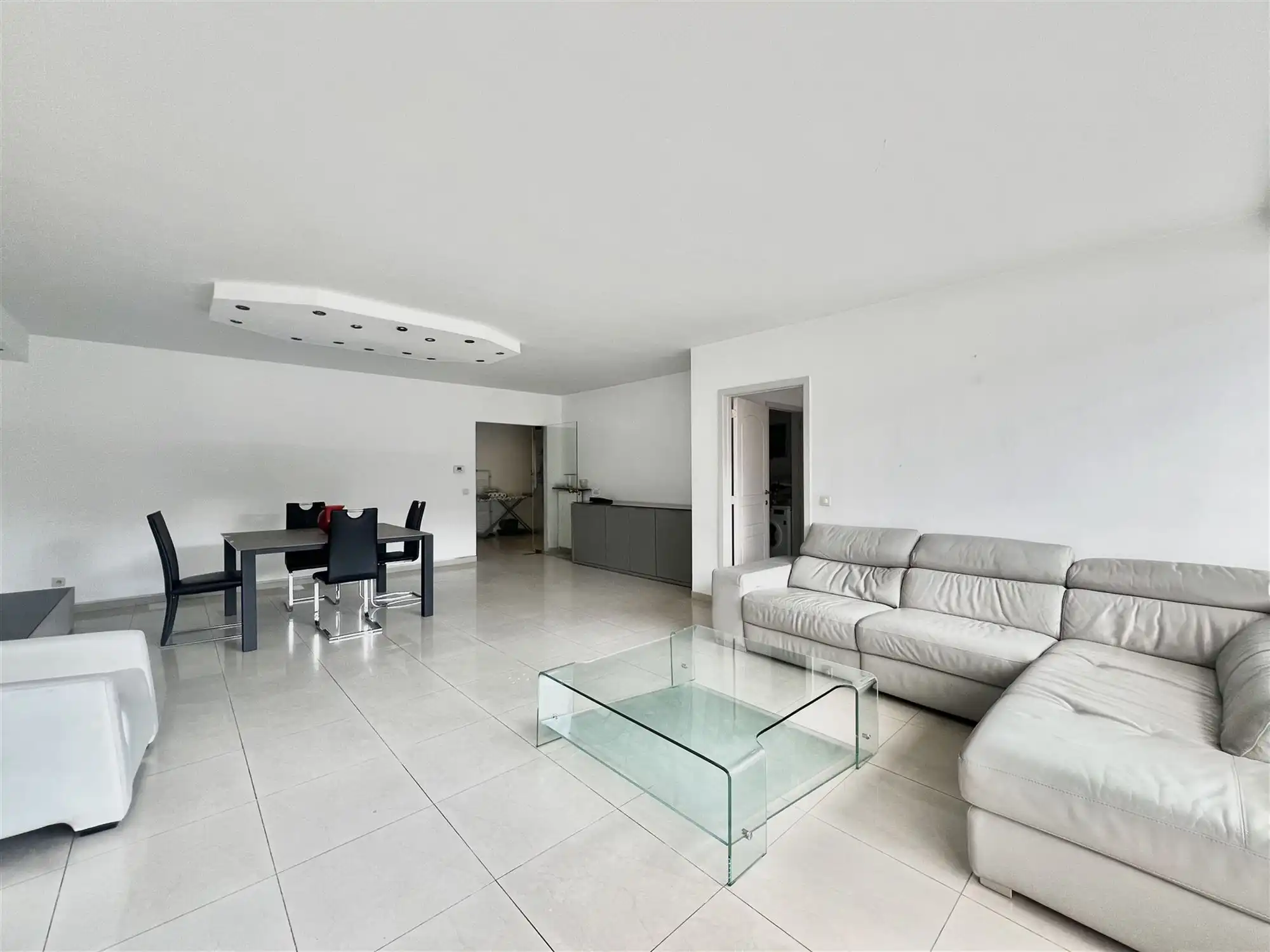 Lichtrijk 2-slaapkamerappartement op toplocatie nabij Centraal Station foto 3