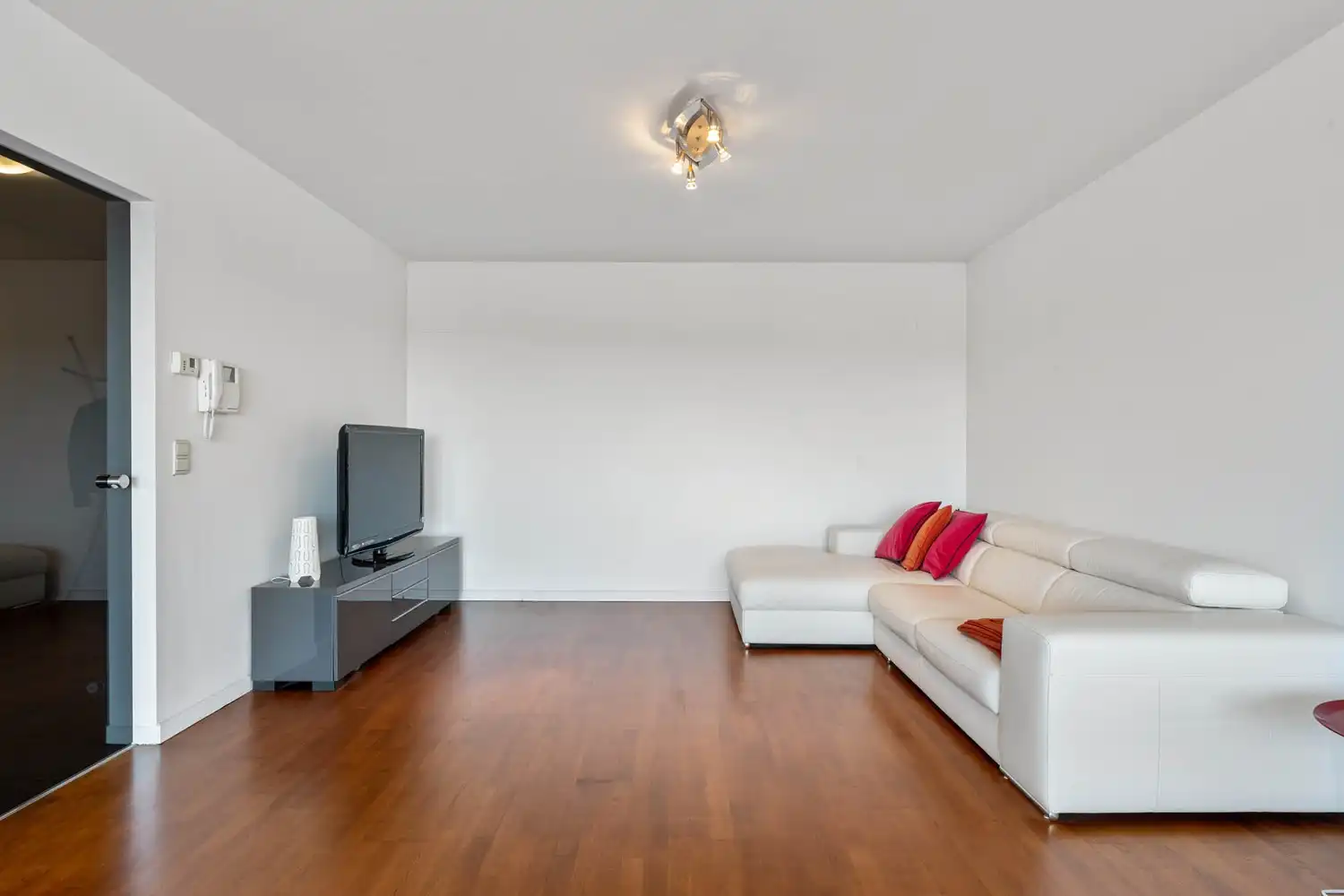 Ruim, lichtrijk en energiezuinig(A-label) appartement met 2 slaapkamers, een terras en de mogelijkheid tot aankoop van een autostaanplaats te centrum Leuven! foto 9