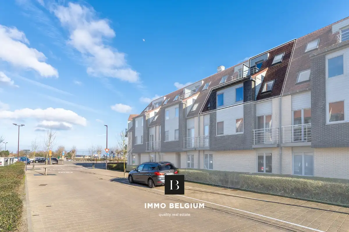 Instapklaar duplex appartement met 2 slaapkamers foto {{pictureIndex}}