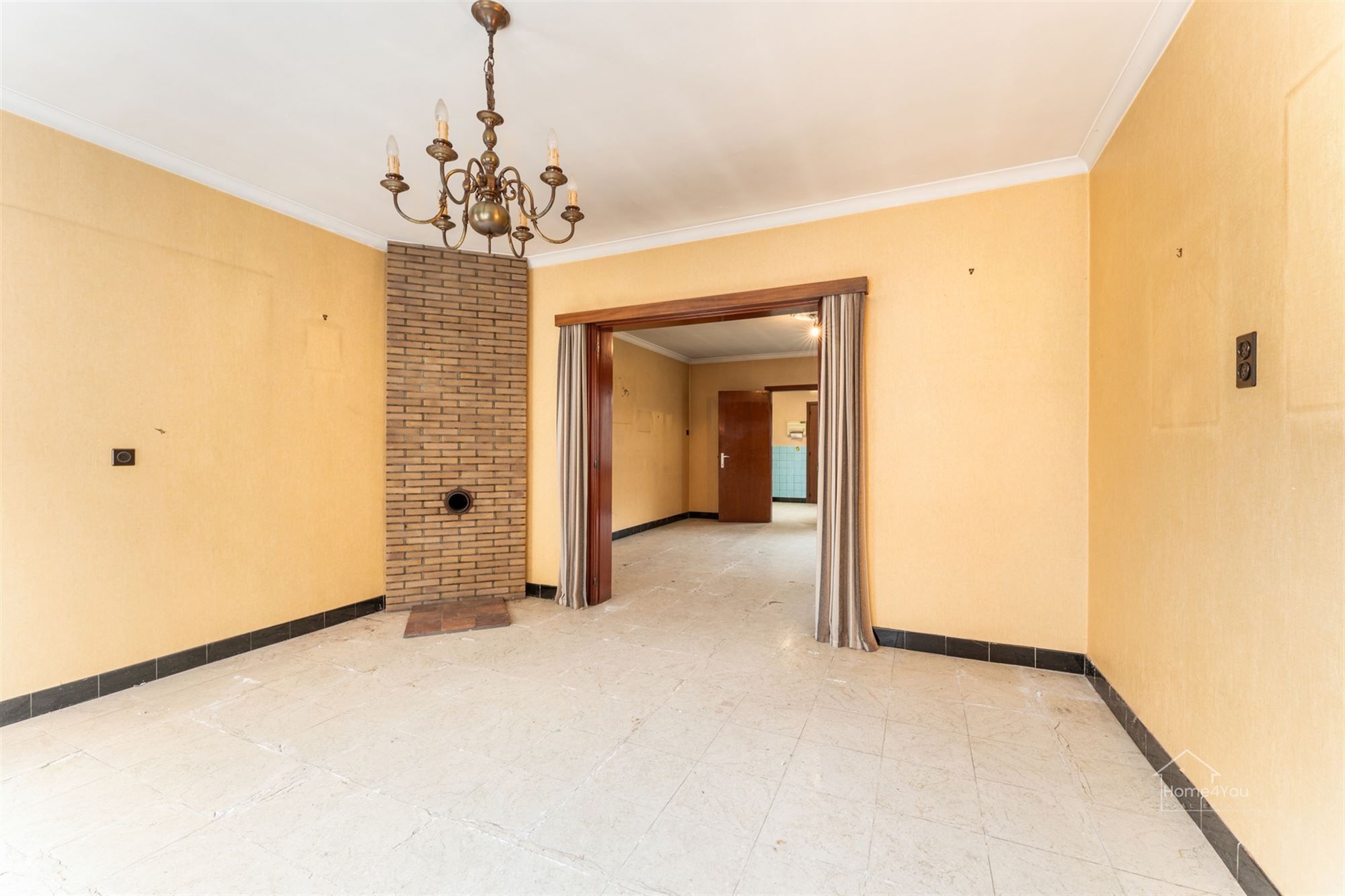 Ruime rijwoning met potentieel op het dorp!  foto 3