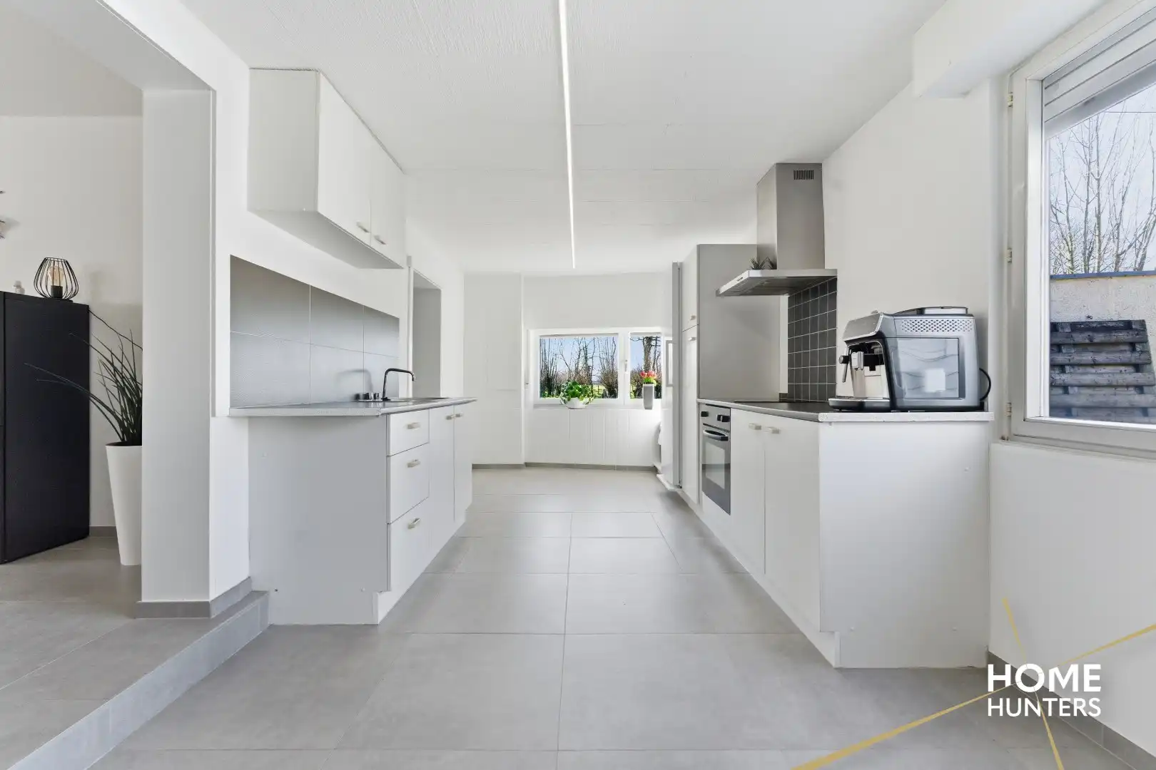 Rustig gelegen halfopen bebouwing met ruime tuin in Hooglede! foto 5