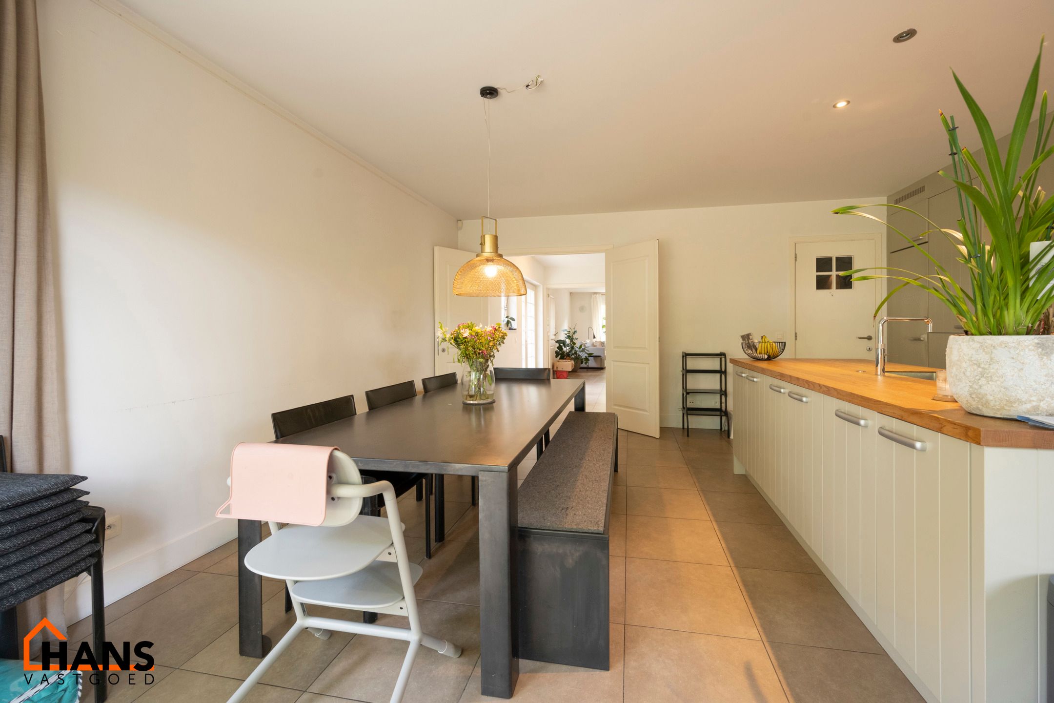Halfopen landhuis, residentieel gelegen.  foto 6