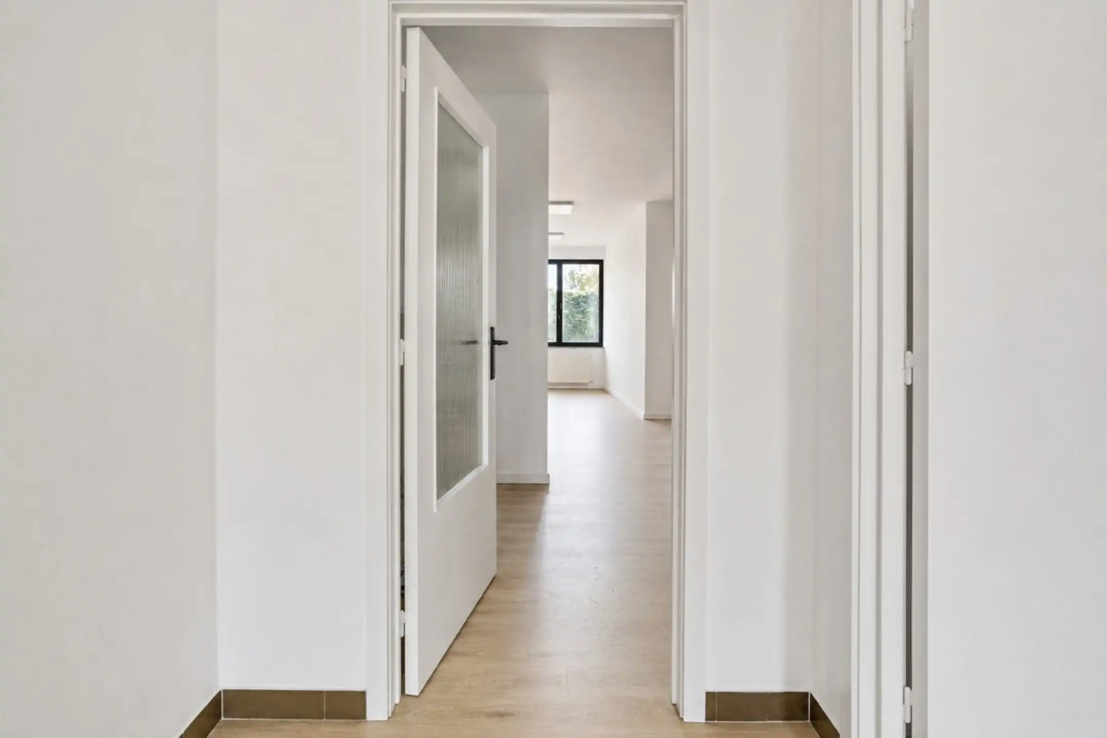 Gelijkvloerse handelsruimte op commerciële toplocatie foto 4