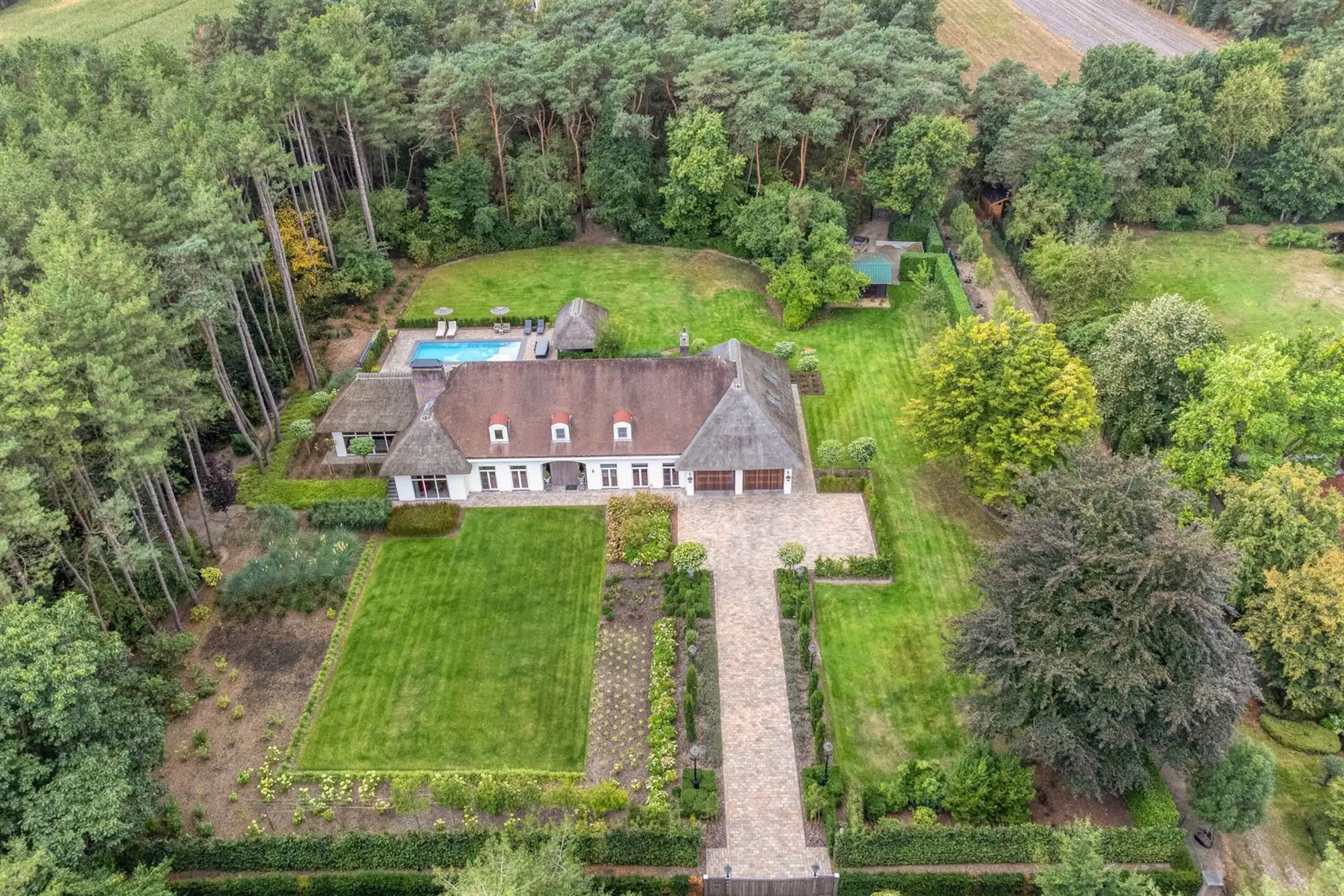 Landelijke luxe: unieke villa op 7.188 m² privé-domein foto 3