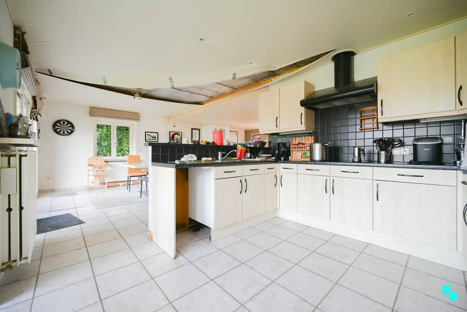 Alleenstaande, te renoveren villa in residentiële buurt foto 14