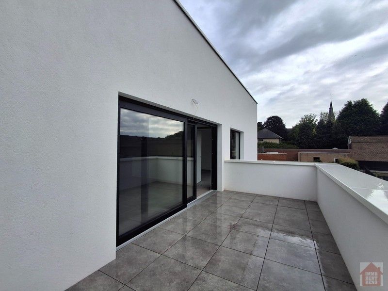 Appartement op topligging met groot terras en parking foto 4
