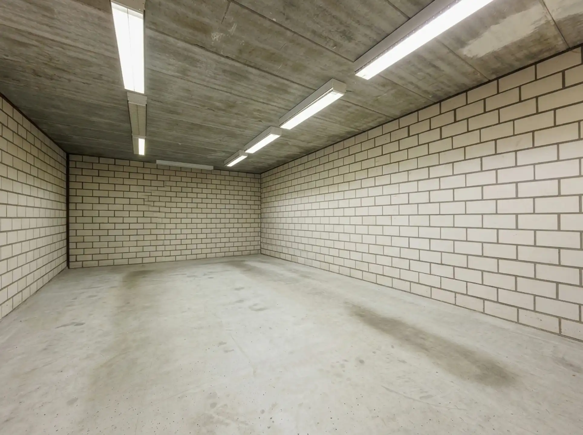 Magazijn en kantoorruimte te huur in Wommelgem foto 7