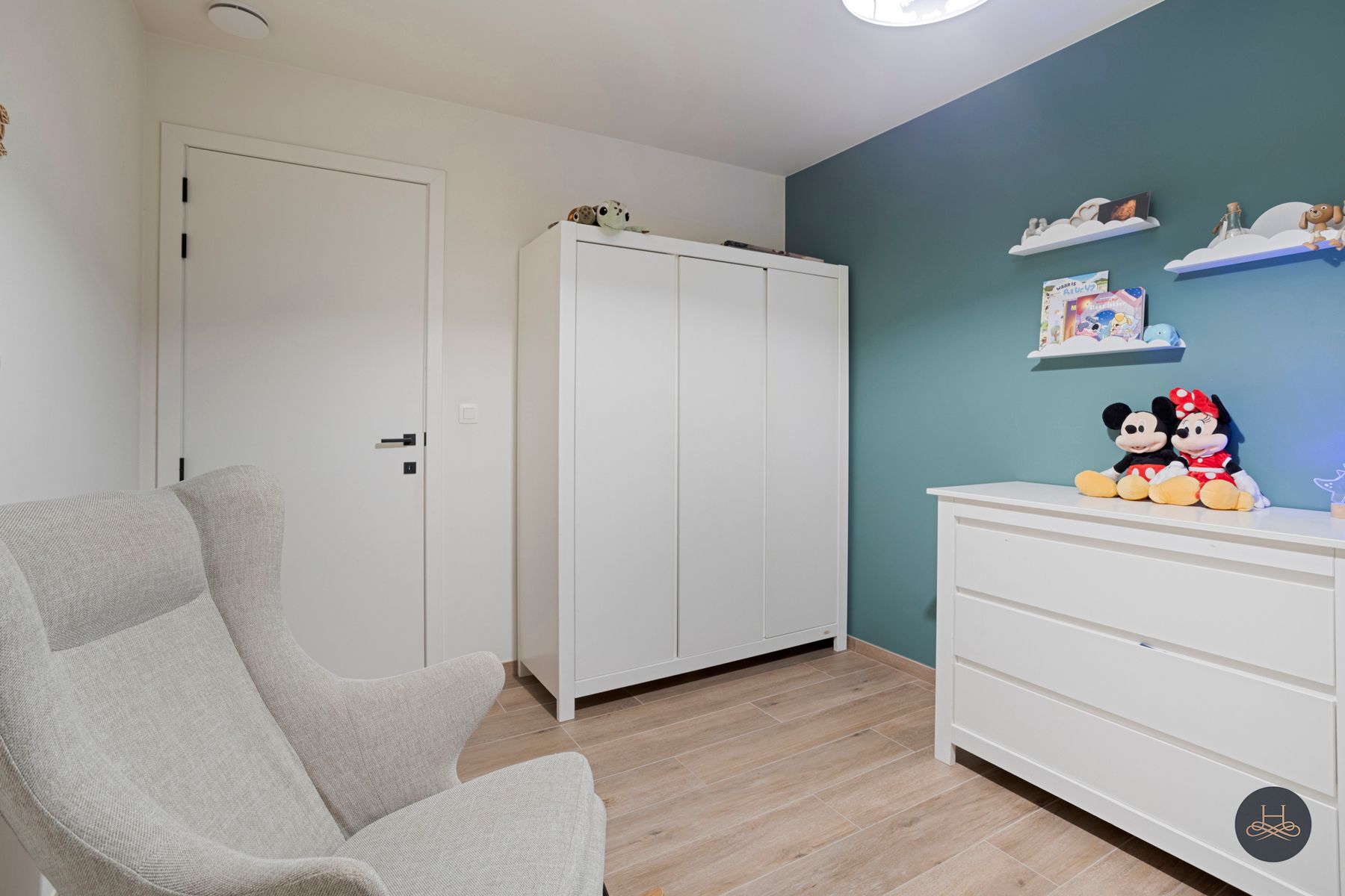 Recente moderne halfopen woning met zicht op groen foto 22