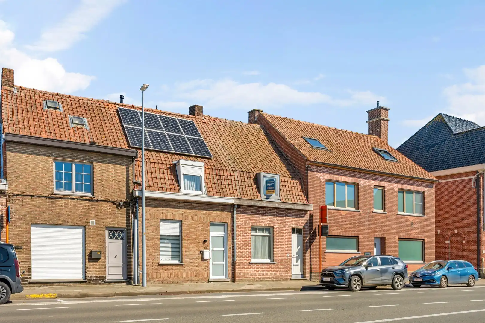Grotendeels gerenoveerde woning met 2 slaapkamers, ruime zolder en tuin te Menen foto 18