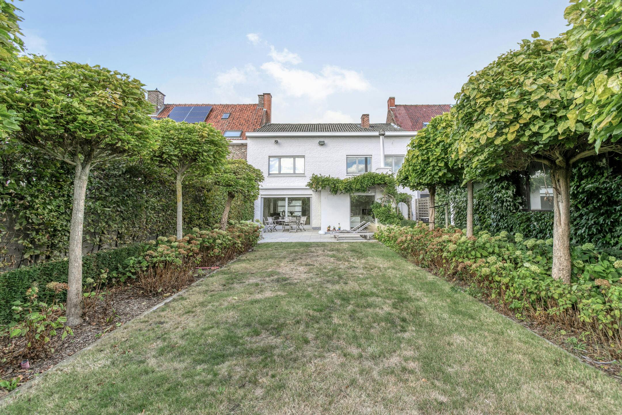 Aangenaam huis met 4 kamers te koop in centrum Beveren-Leie foto {{pictureIndex}}