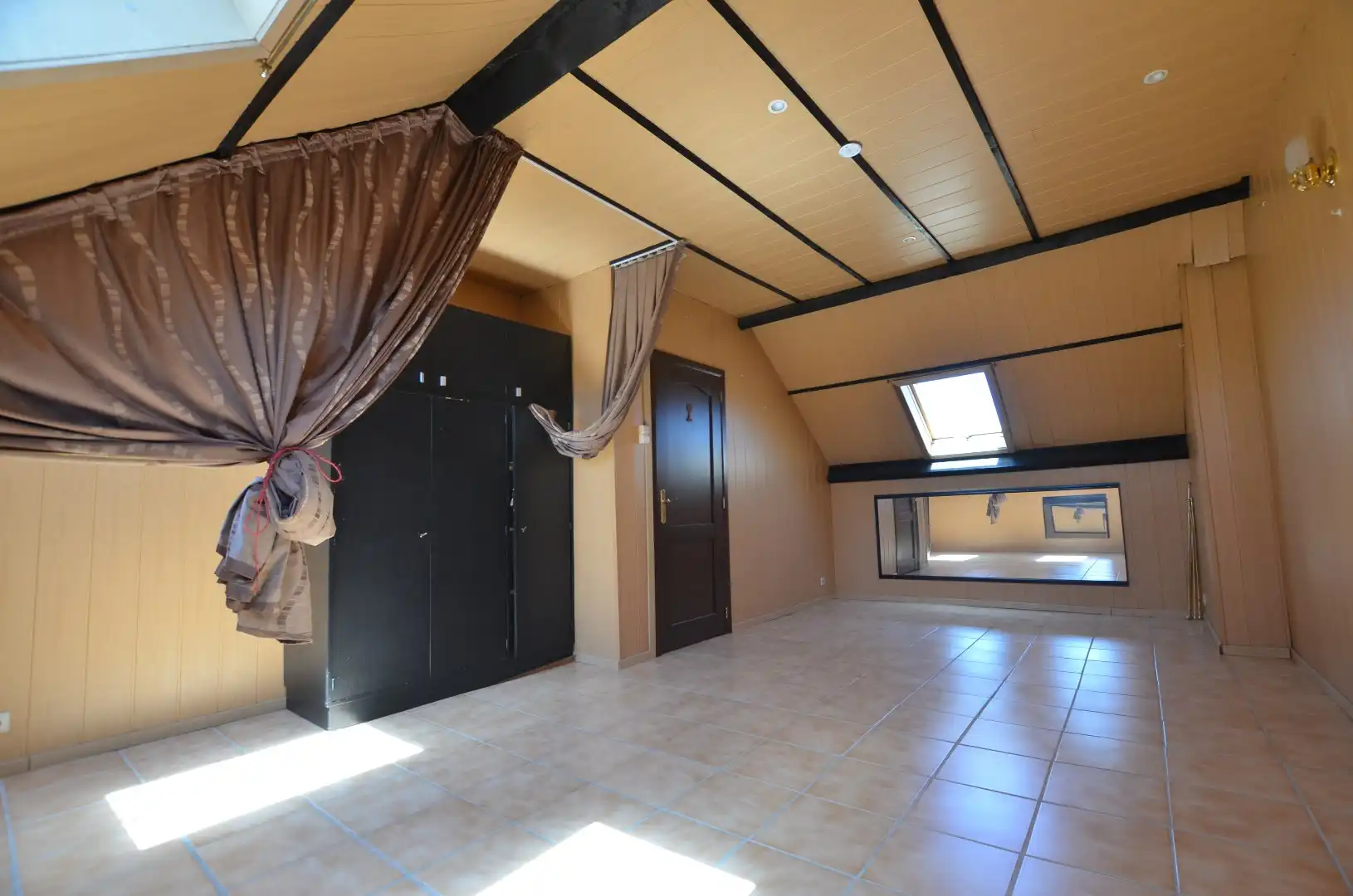 Ruim woonhuis met garage foto 9