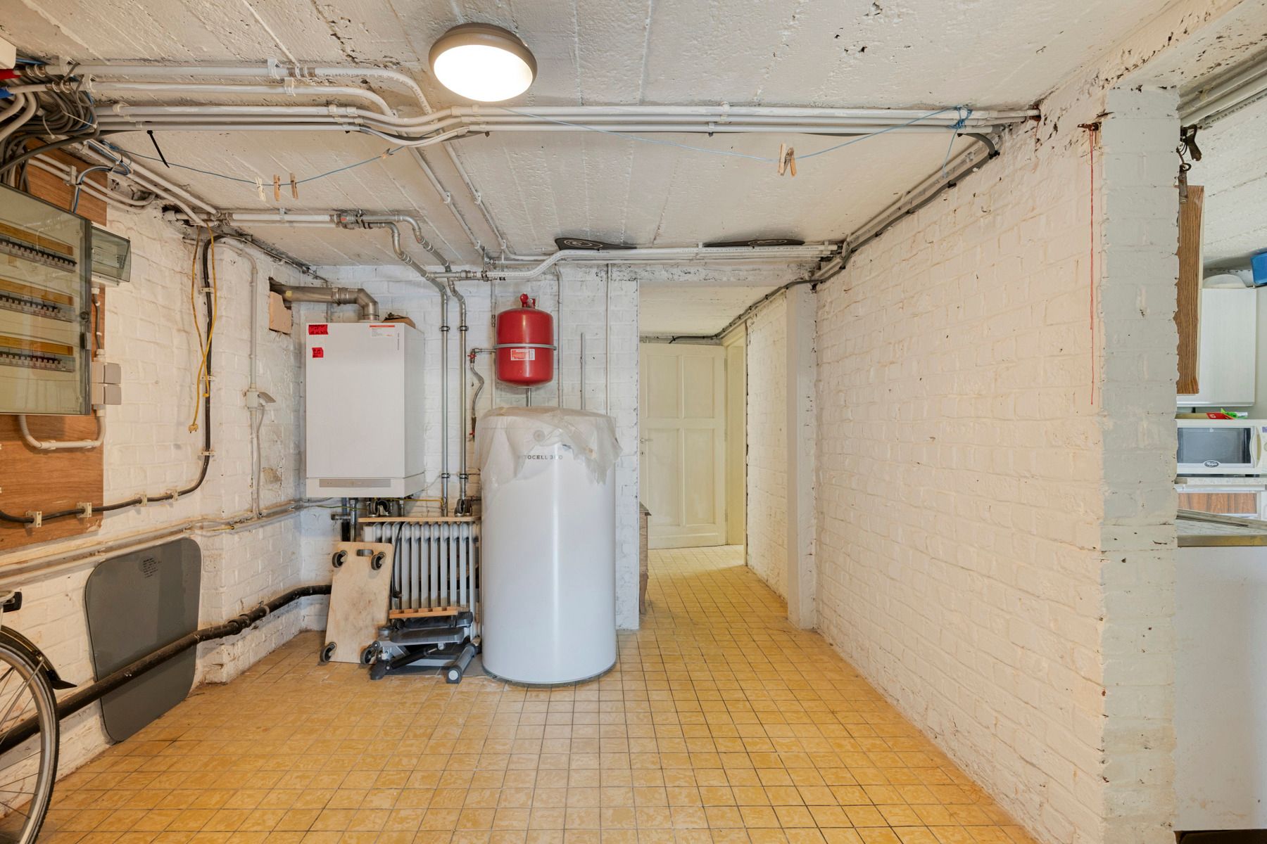 Vrijstaande woning met grote tuin en veel potentieel foto 18