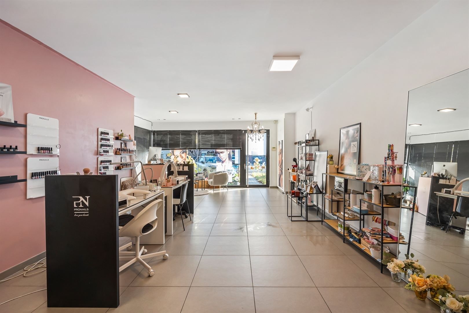 Recente & verrassende ruime woning met commercieel gelijkvloers foto 2