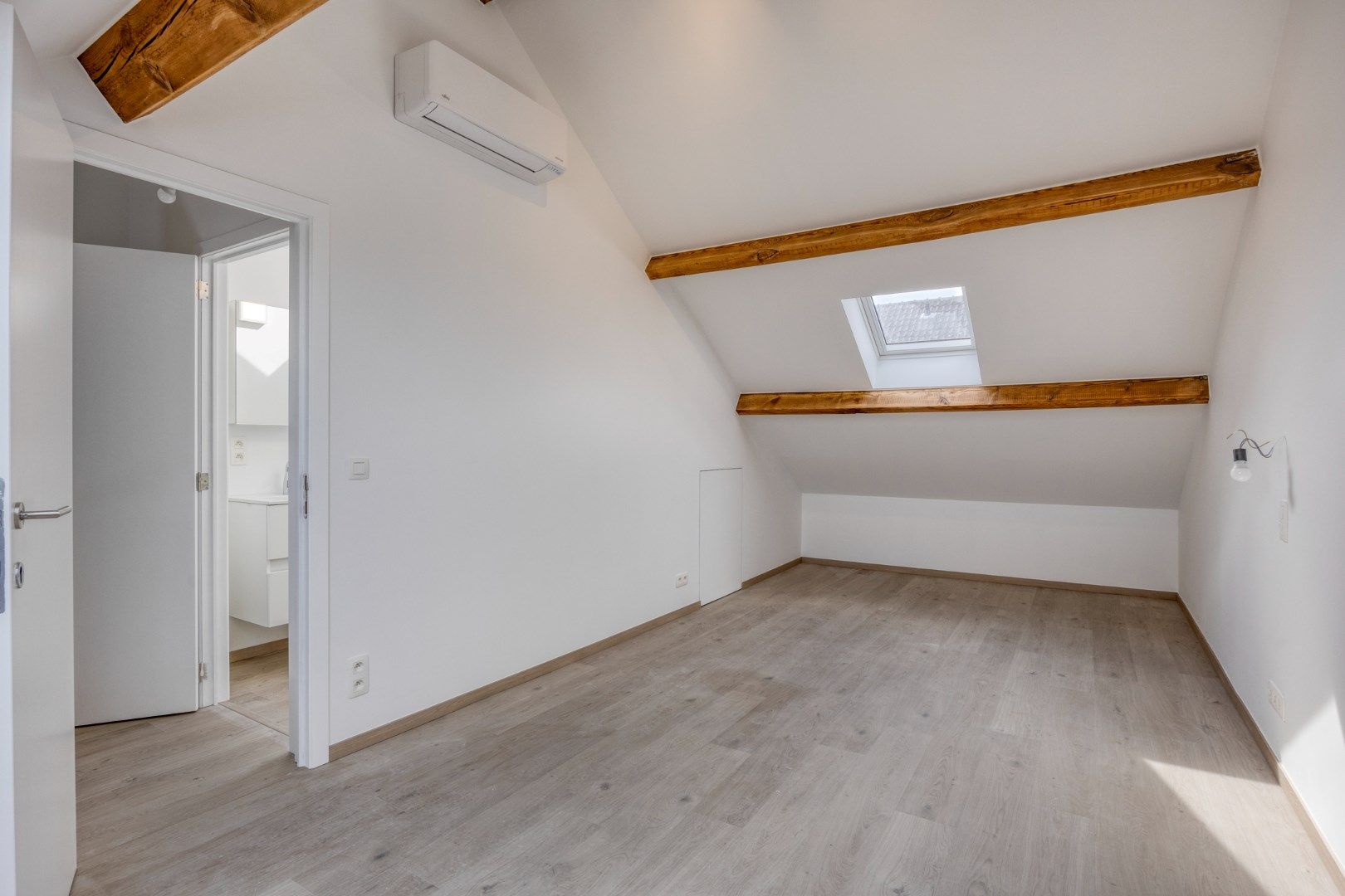 Totaal gerenoveerde en zeer goed gelegen woning op wandelafstand station met 3 ruime slaapkamers en bureauruimte - EPC A (81) kWh/m²  foto 22