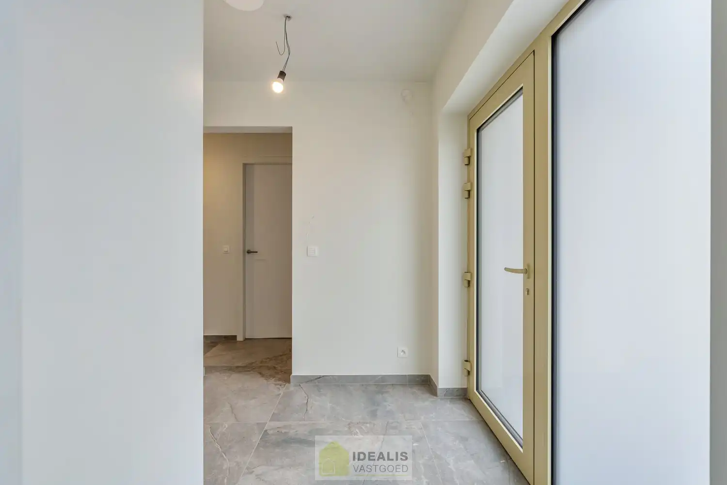 Schitterend volledig vernieuwde woning met 3 ruime slaapkamers foto 6