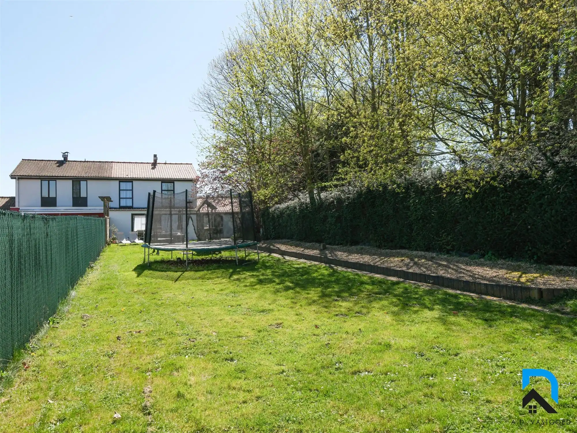 Halfopen bebouwing met grote tuin in Beverst foto 5