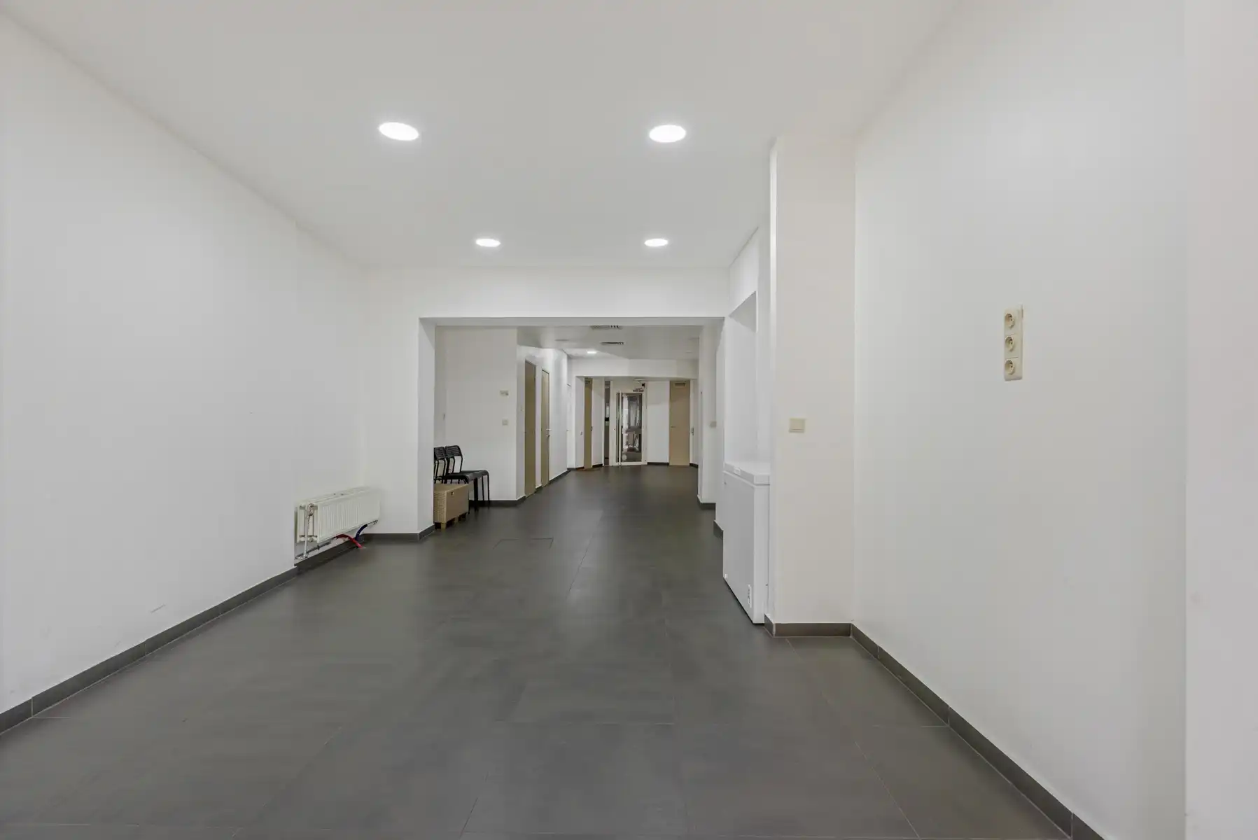 Uniek handelspand mét gerenoveerde woonst in het hart van Boom foto 8