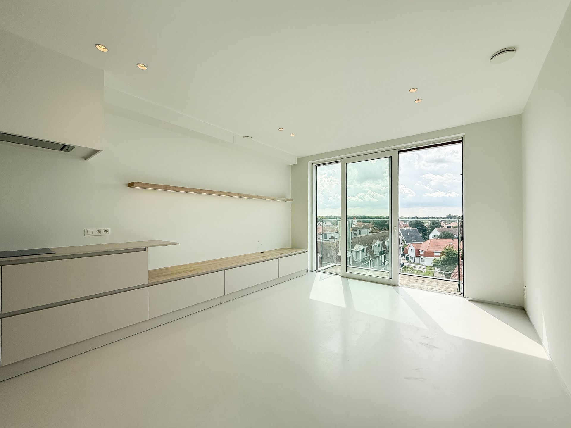 Stijlvol en lichtrijk appartement op toplocatie in het Zoute foto 3
