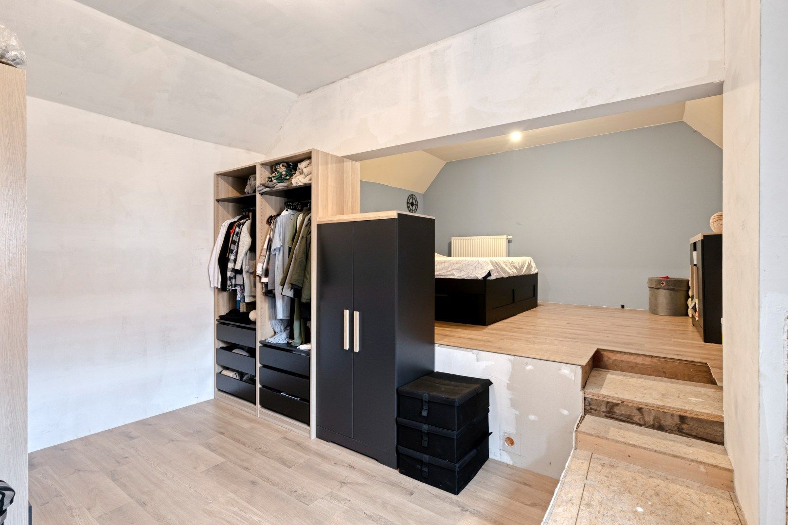 Verrassend ruime woning met 5 slaapkamers en bureau! foto 9
