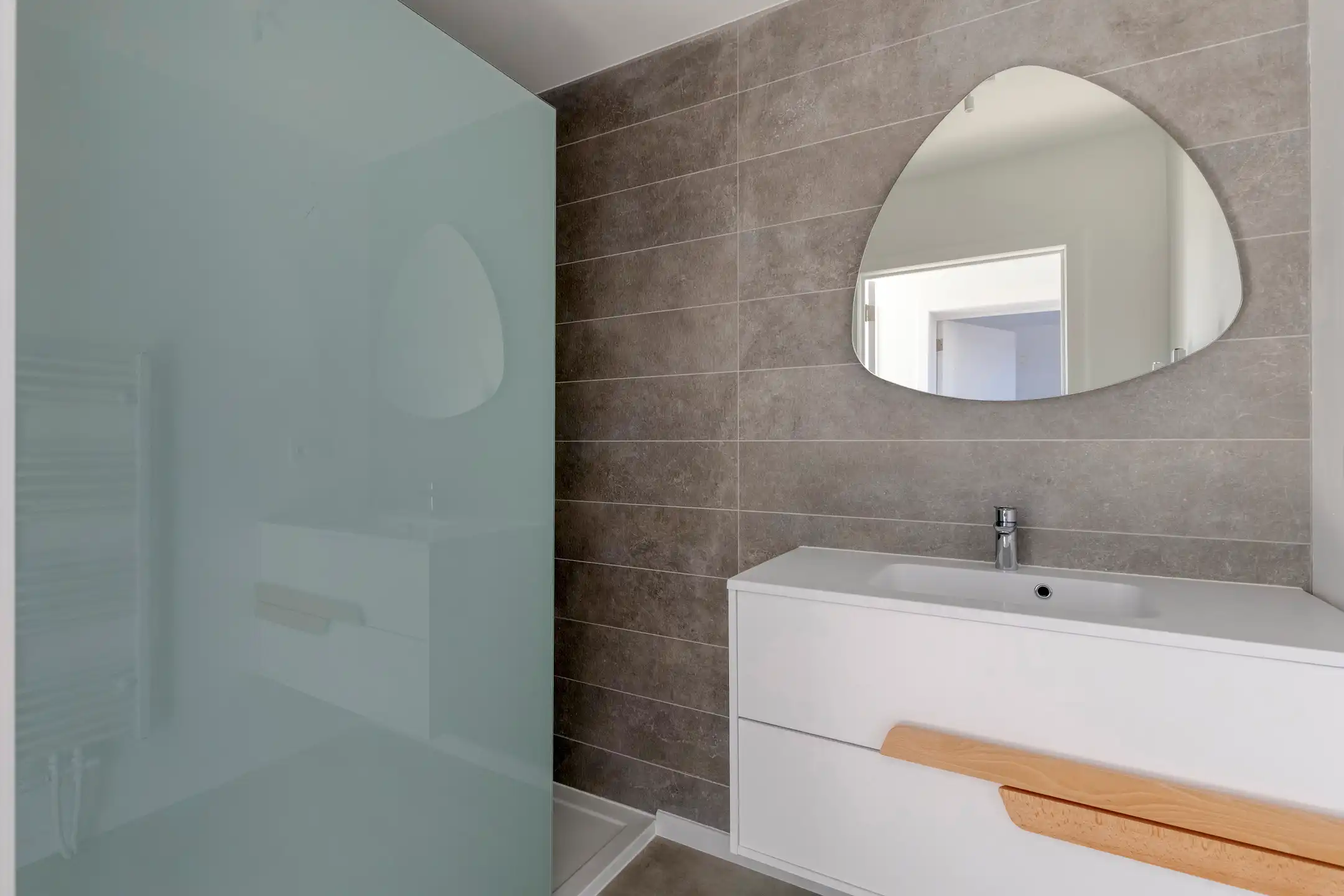 Zeer ruim appartement met 3 slaapkamers, 2 badkamers en tuin foto 14