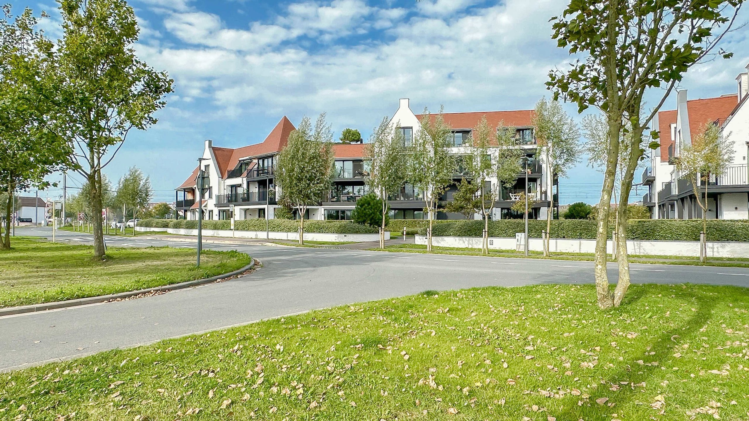 HOEKAPPARTEMENT met TUIN en zonnig terras, te DUINENWATER... foto {{pictureIndex}}