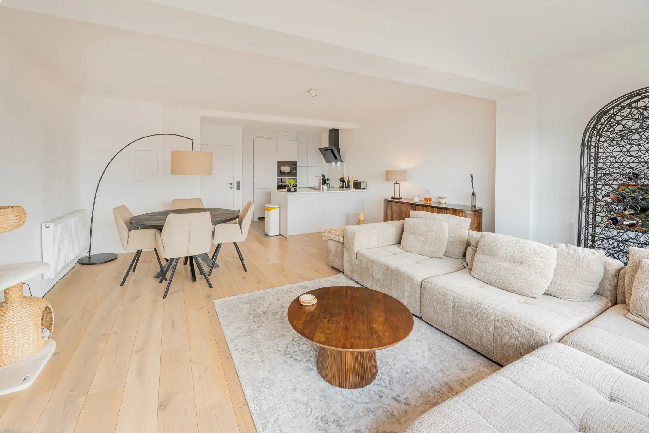 Knappe penthouse met terras en prachtig uitzicht foto {{pictureIndex}}