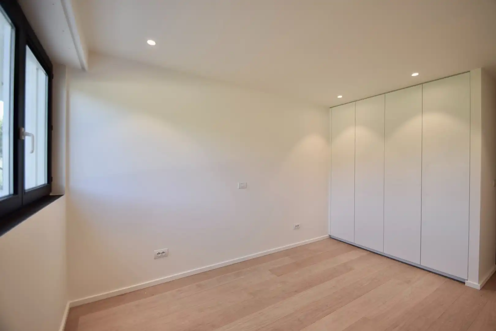 Zonovergoten tuin appartement met groot terras en prachtige tuin gelegen in het exclusieve domein Tennis Gardens. foto 18