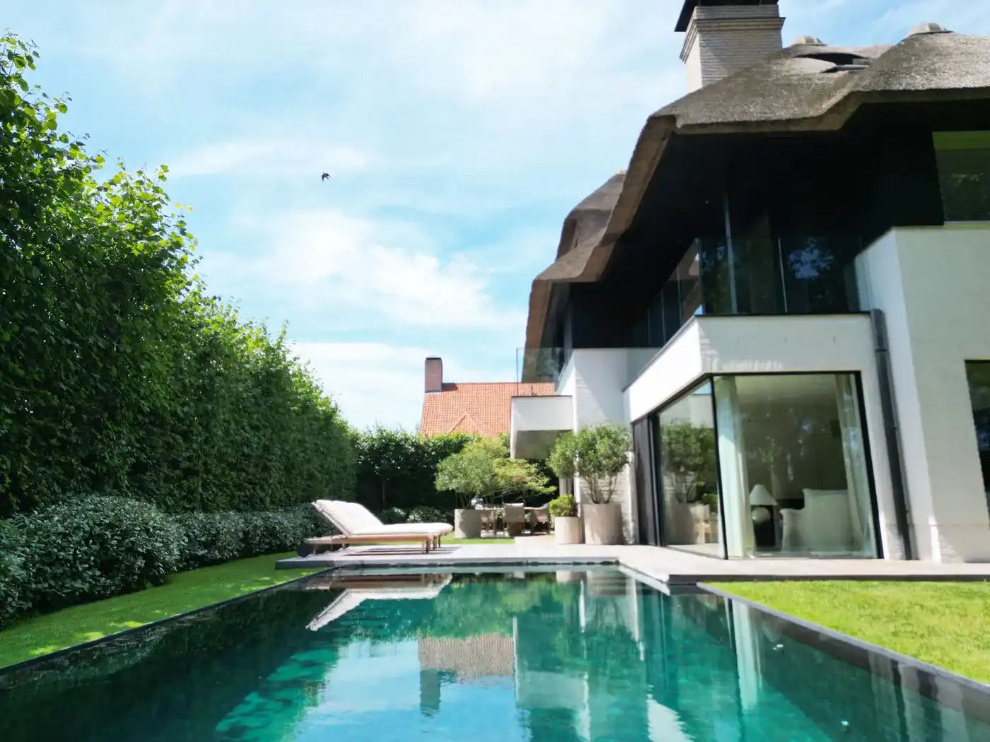 Recent gebouwde villa voorzien van een luxe afwerking, grenzend in alle privacy aan het Zwin nabij de Oosthoek  foto 3