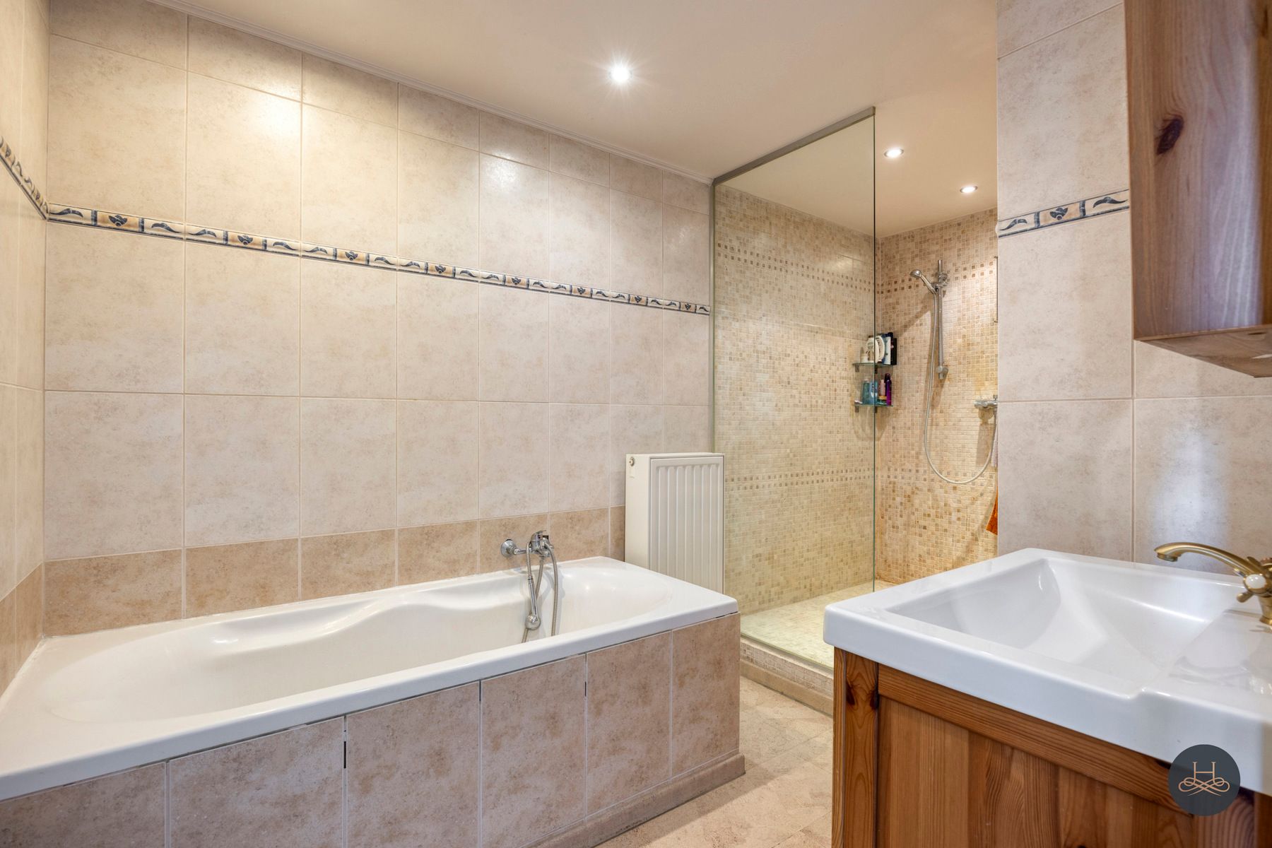 Stijlvolle bel-etage met wellness en tuin foto 8
